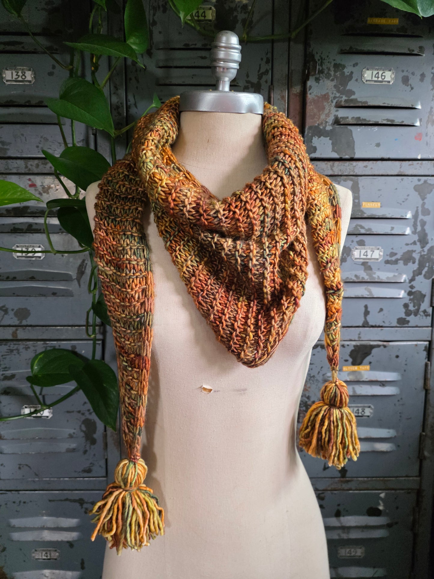 Merino Wool Shovel Point Scarf