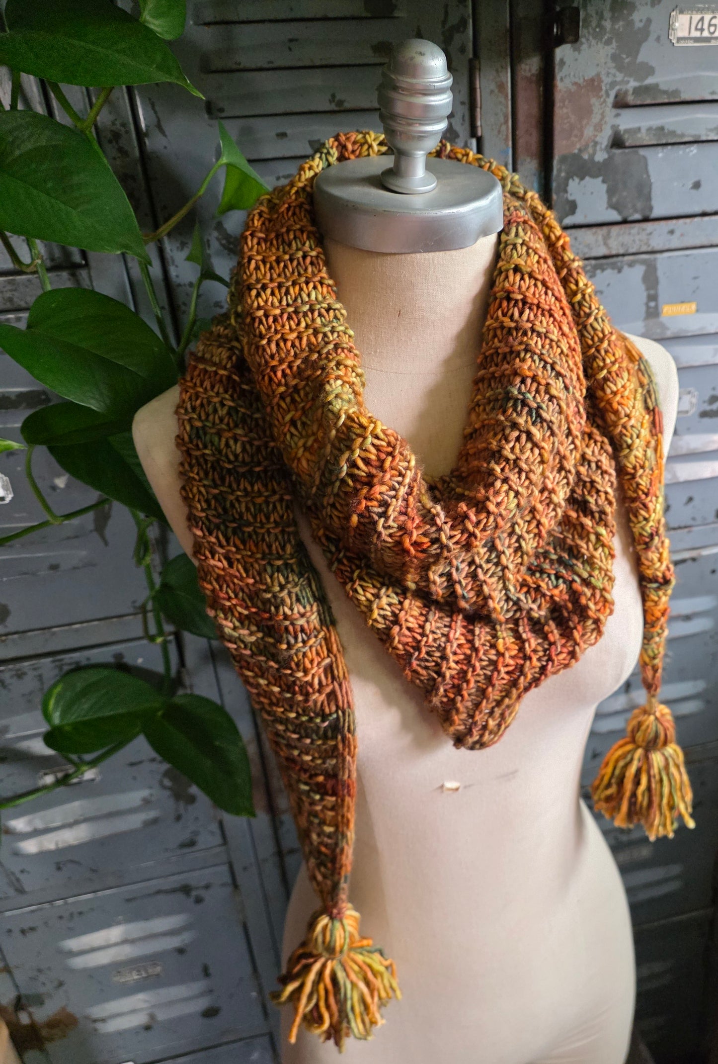 Merino Wool Shovel Point Scarf