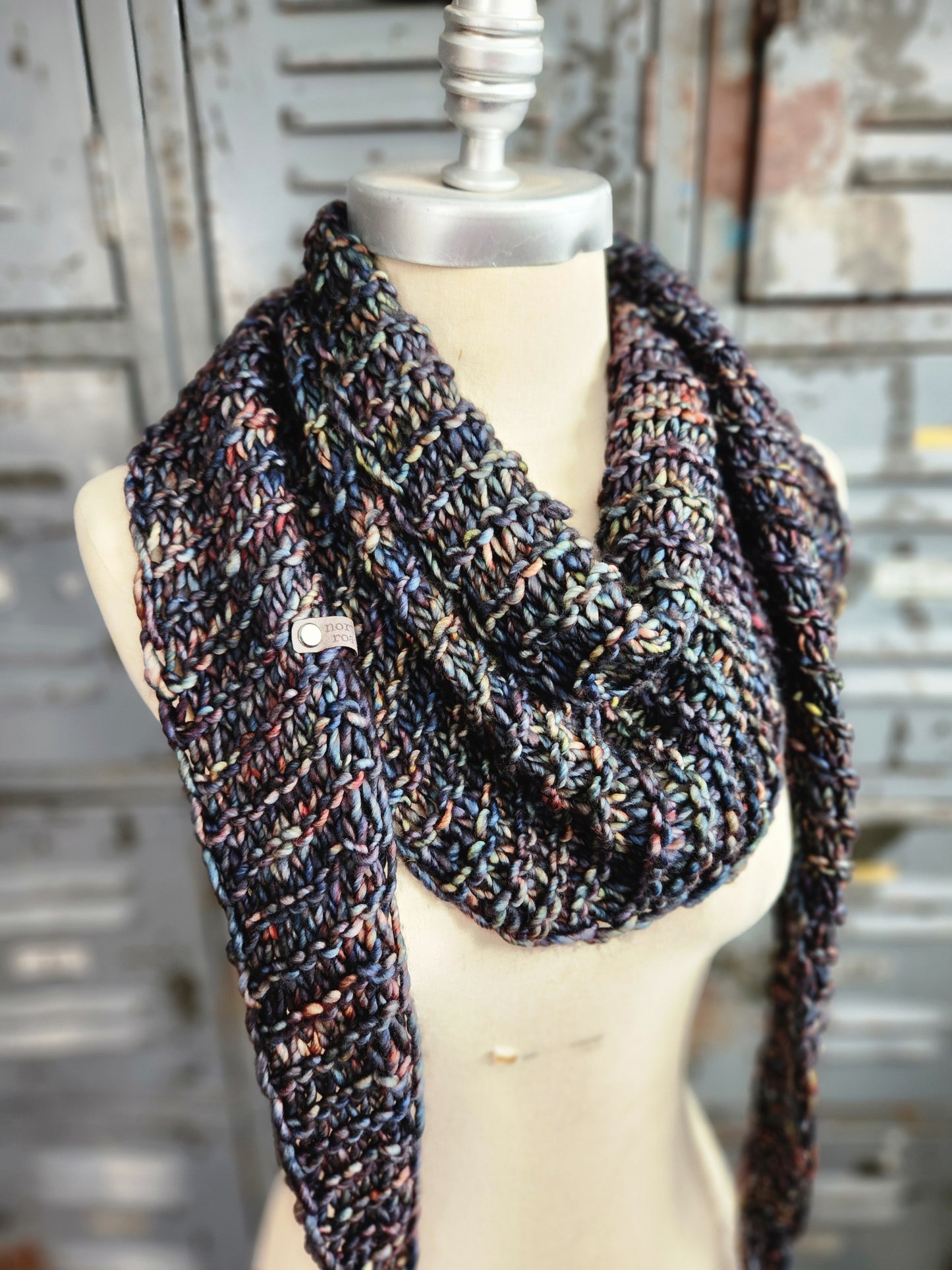 Merino Wool Shovel Point Scarf