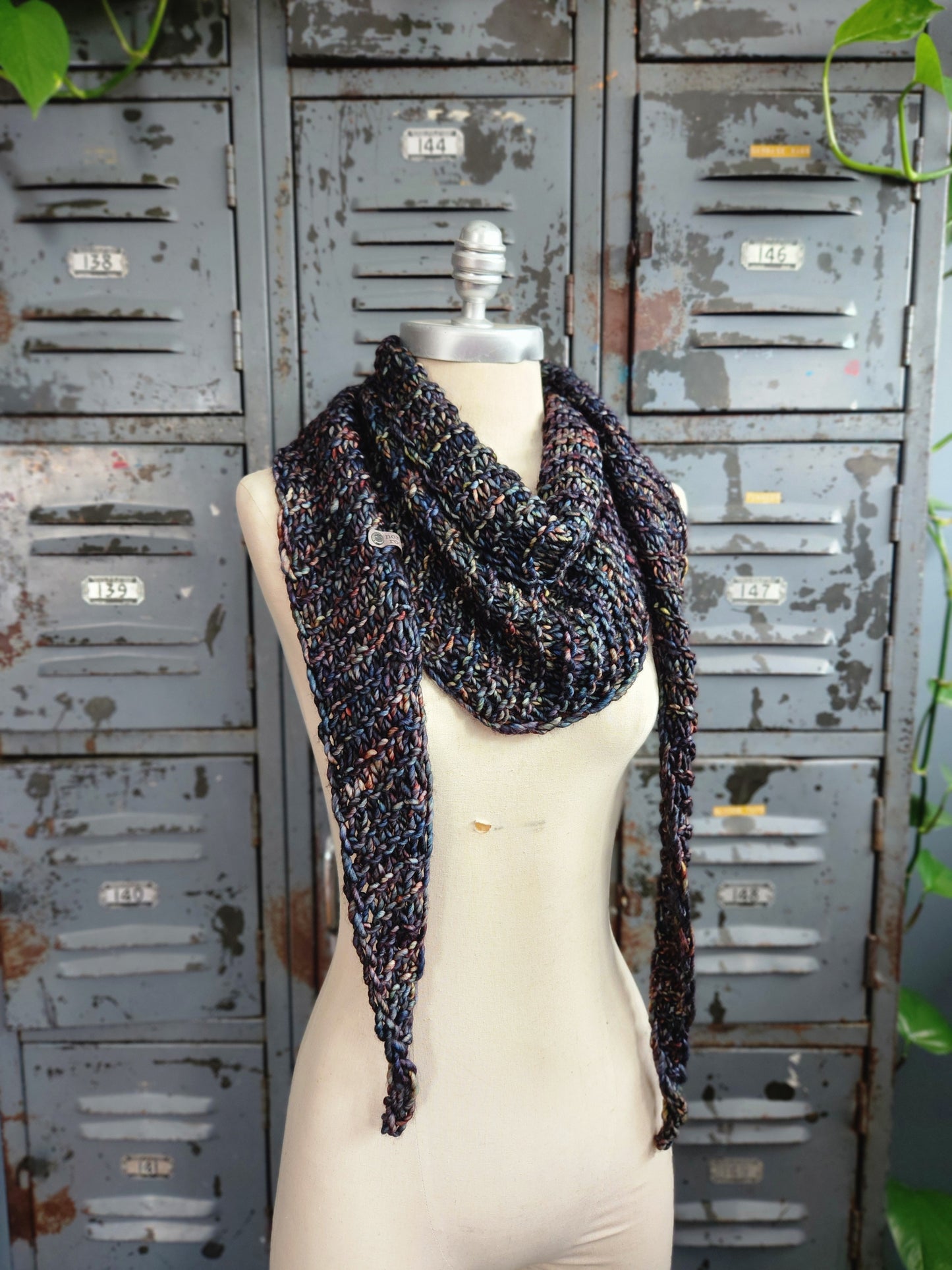 Merino Wool Shovel Point Scarf