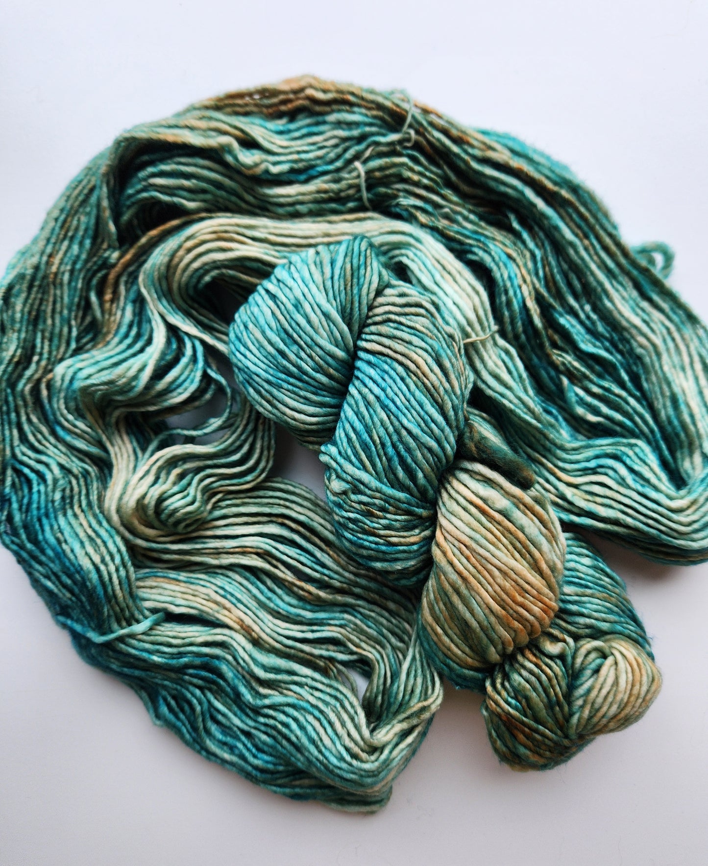 Malabrigo | Mecha | Taystee | North Road Knits | Hand Dyed | Merino Wool | Bulky Yarn | Single Ply | 100% Superwash Merino Wool 