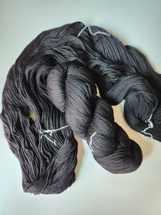 Malabrigo | Rios | Black | North Road Knits | Hand Dyed | Merino Wool | Worsted Yarn | Worsted | 100% Superwash Merino