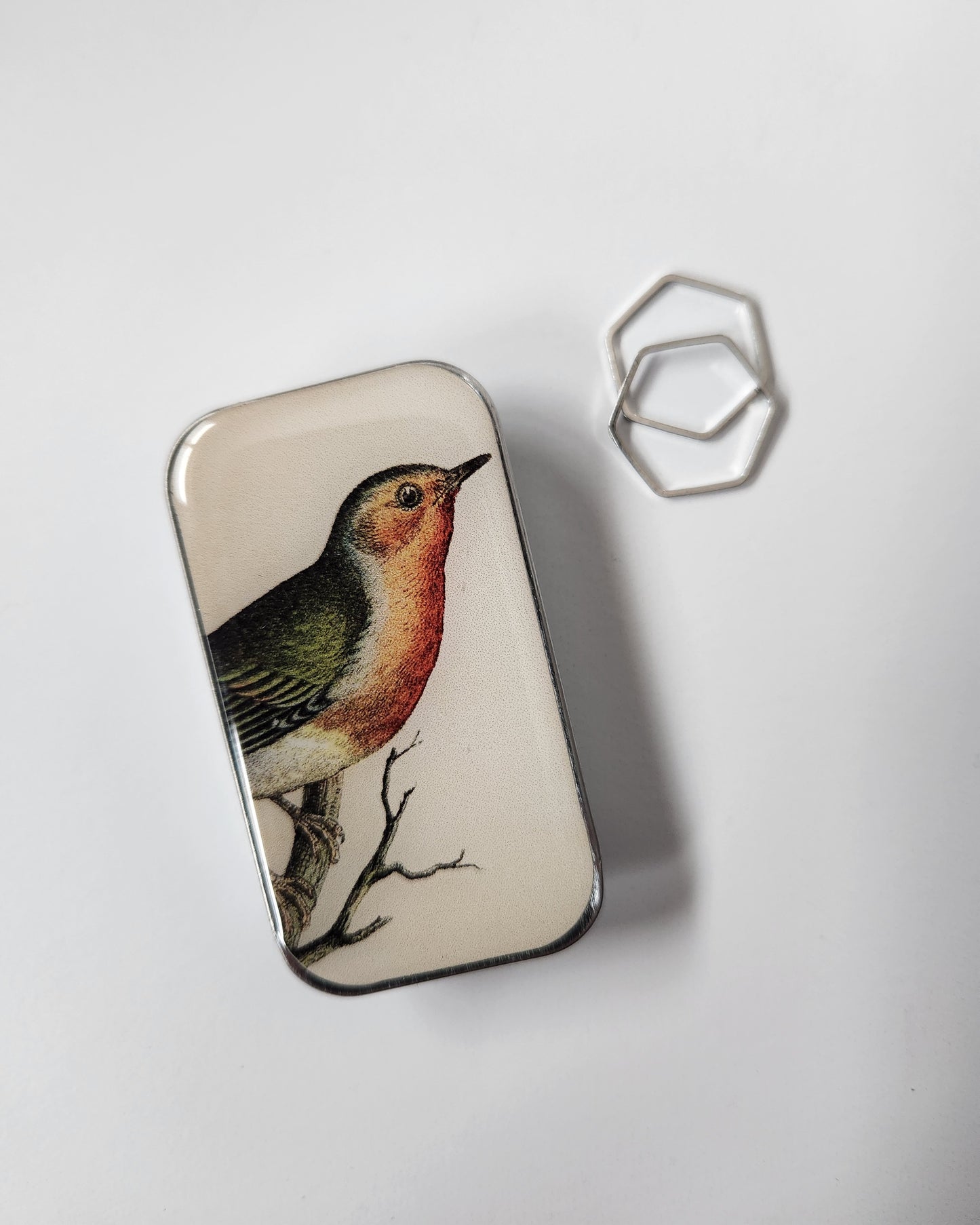 Small Robin Notions Tin