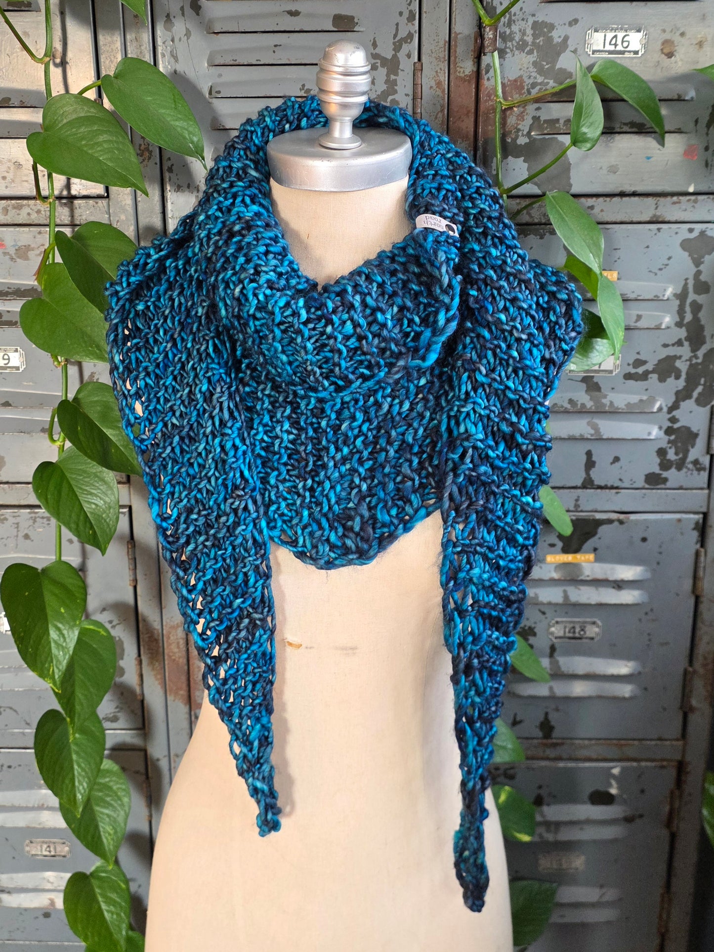 Merino Wool Shovel Point Scarf
