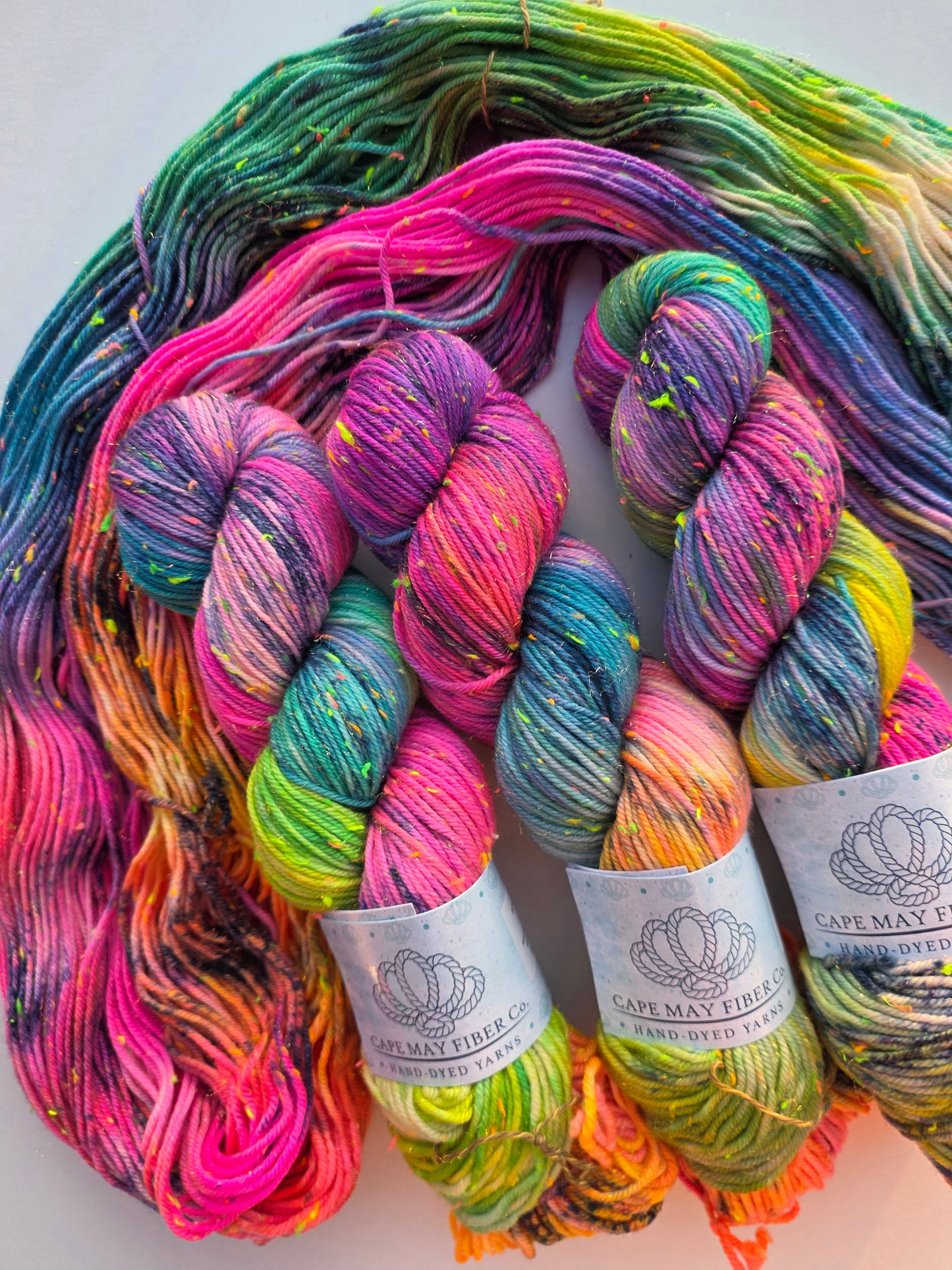 Cape May Fiber | Neon Nep DK | Neon Rainbowfish