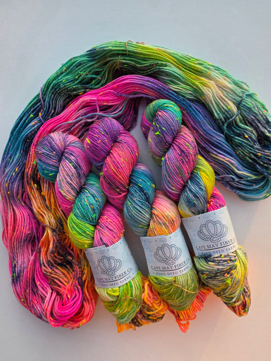 Cape May Fiber | Neon Nep DK | Neon Rainbowfish