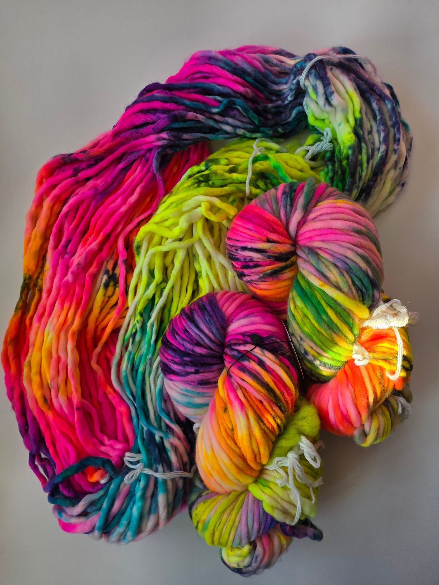 Cape May Fiber | Super Bulky Superwash | Neon Rainbowfish