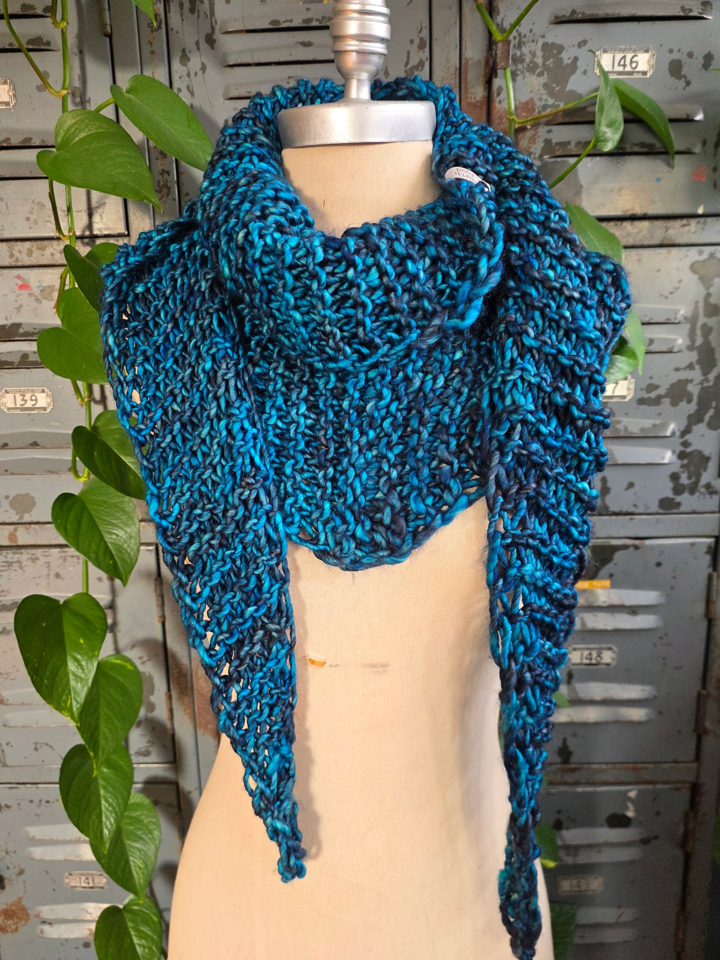 Merino Wool Shovel Point Scarf